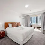 Resort Studio Apartment In Heart Of Broadbeach