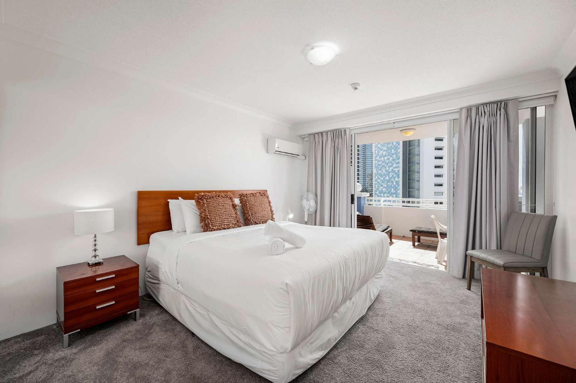 Apartment In Heart Of Broadbeach Gold Coast